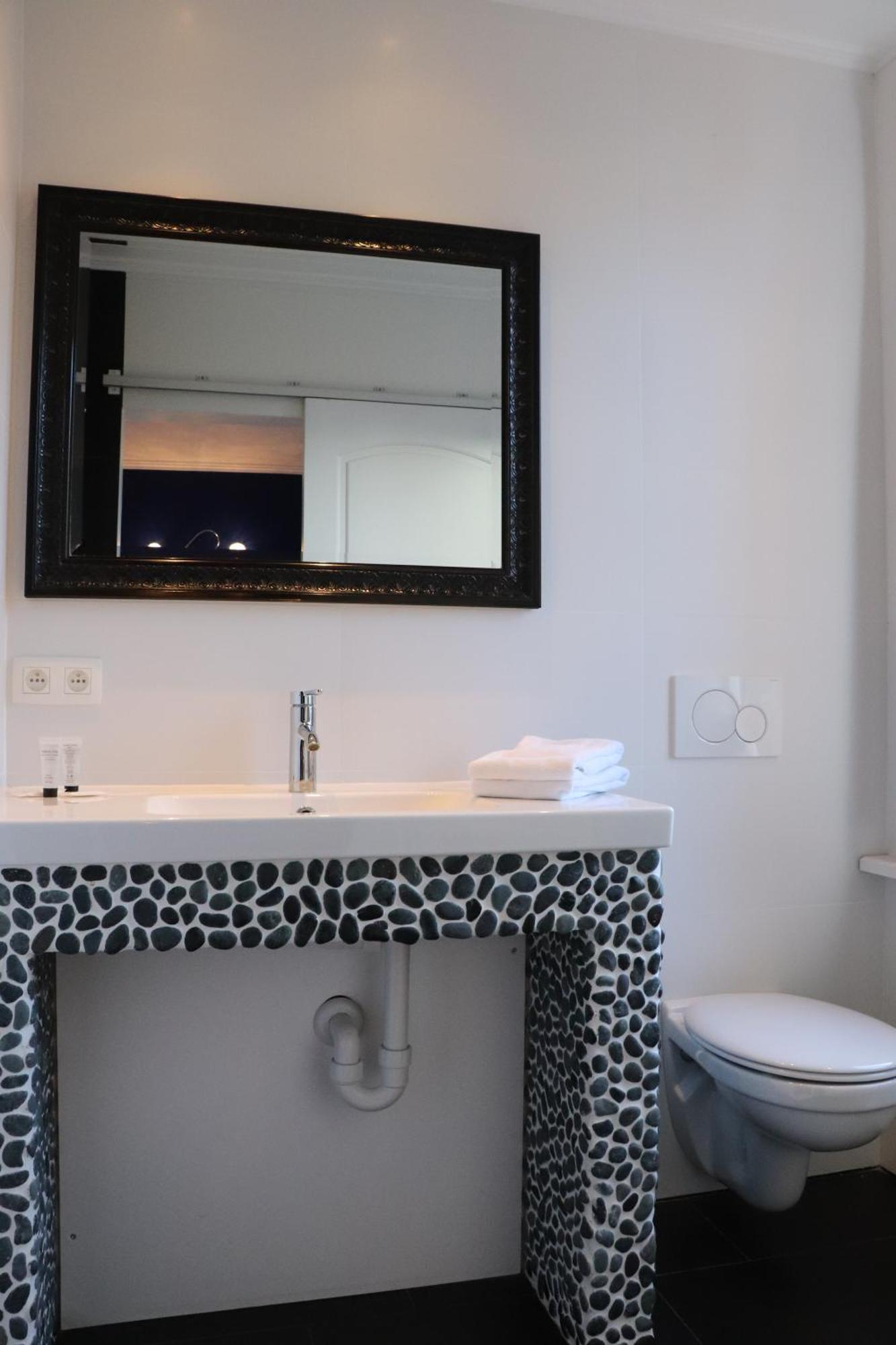 Hostel Lybeer Private Rooms Just For Two! Brugge Phòng bức ảnh